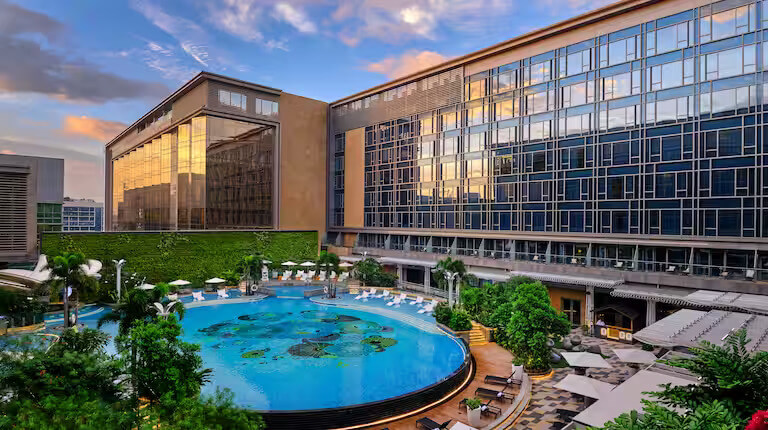 outdoor pool of Hilton Manila