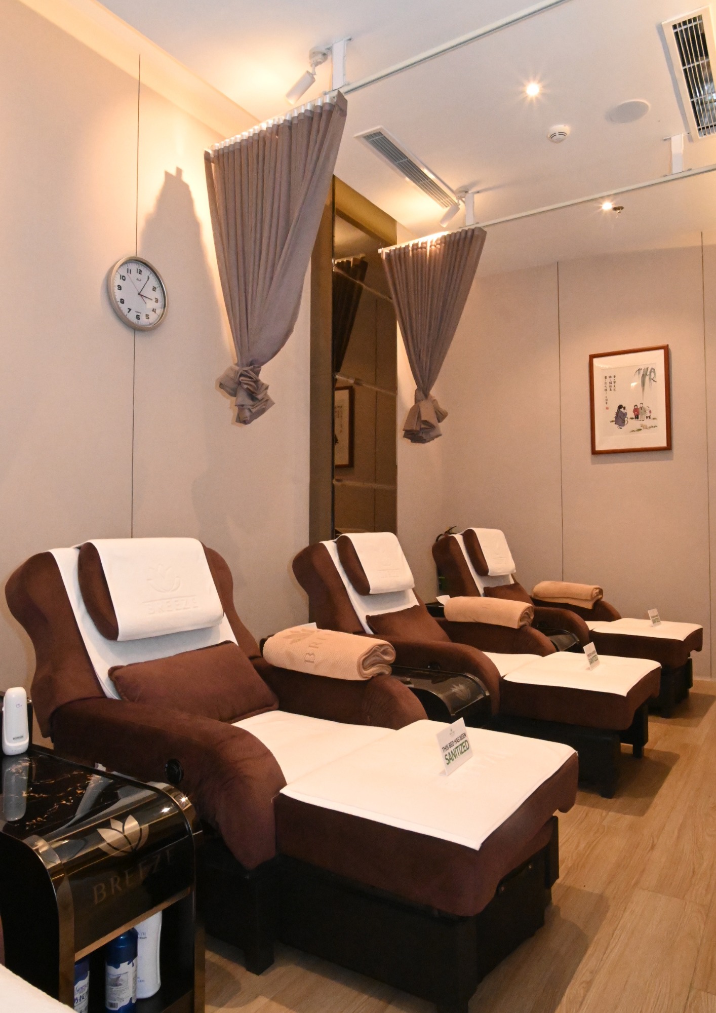 Reclining chairs in Breeze Oriental Spa & Massage