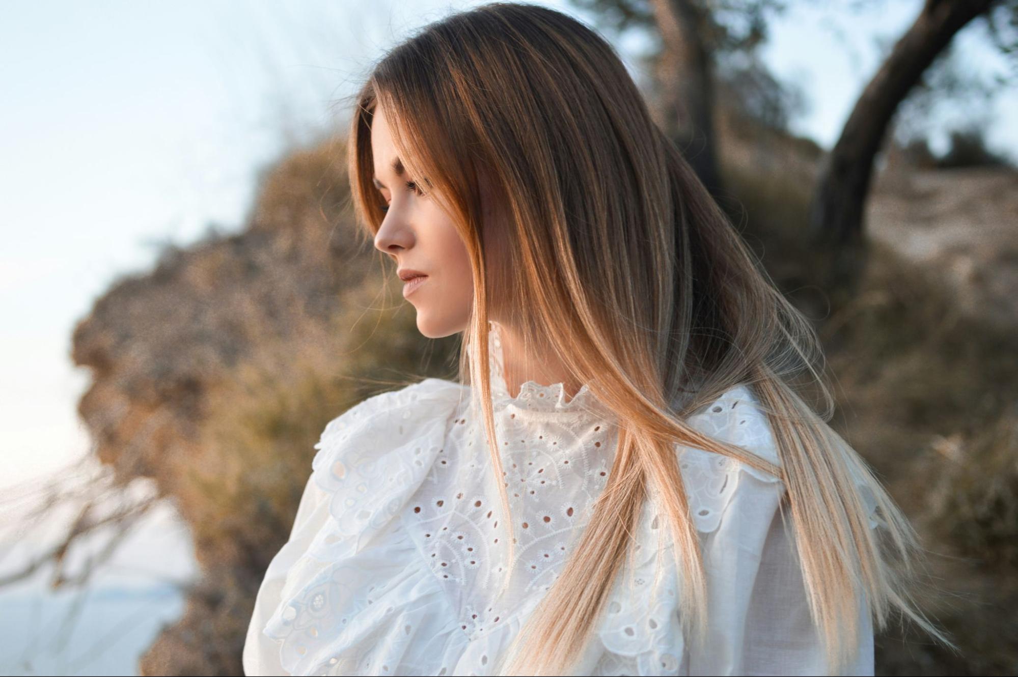 A woman with a healthy hair, colored hair