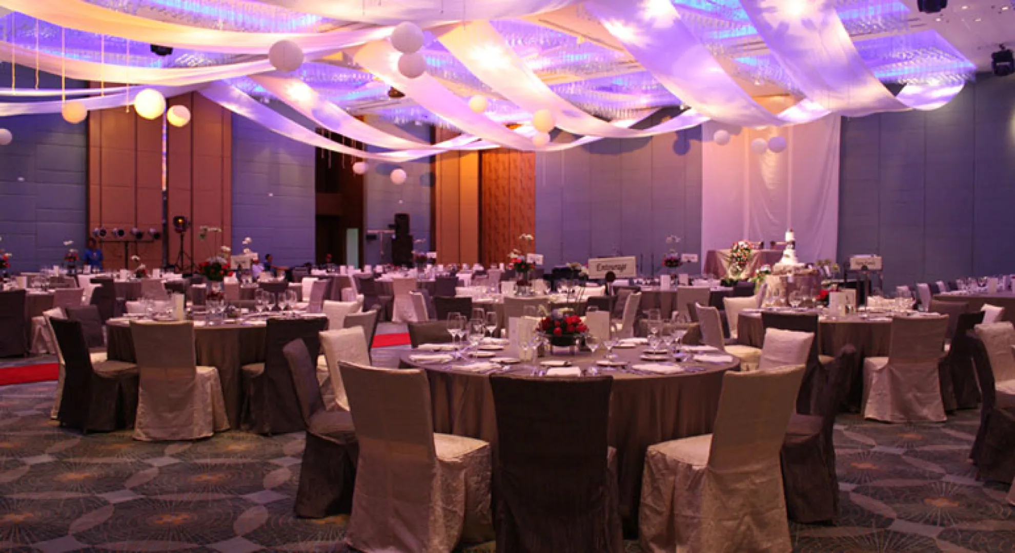 Marriott-Ballroom-Events-and-Socials-Setup